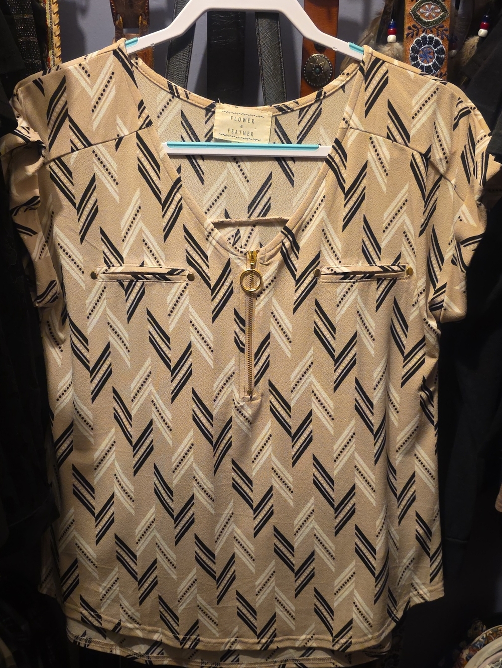 Flower Feather Beige Chevron Short Sleeve Top with Zip